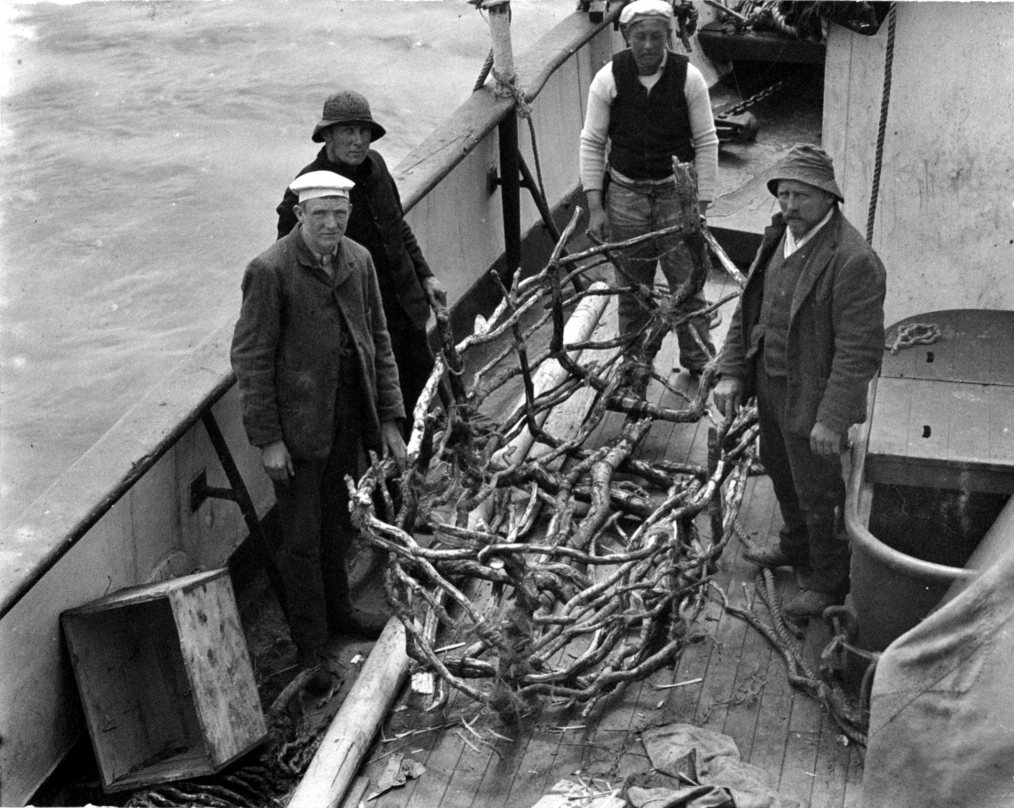 De overlevenden van de Dundonald aan boord van de Hinemoa